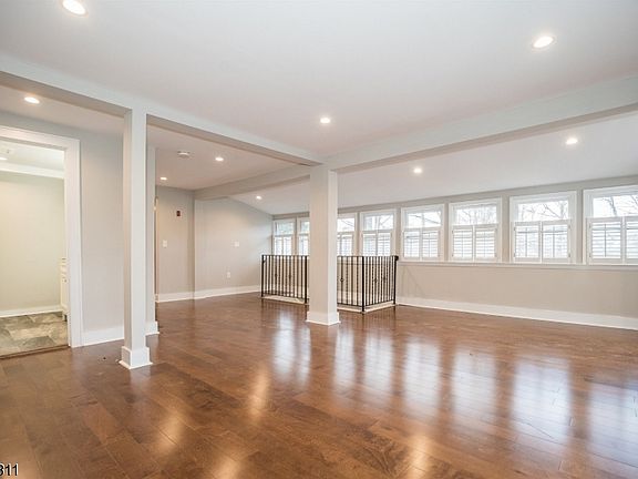 5th image of 3 Knollwood Dr