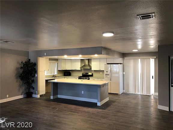3rd image of 1809 Crownhaven Ct