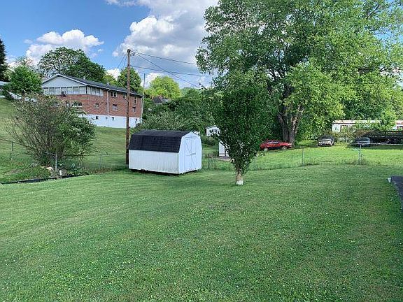 4th image of 63 Maplewood Dr