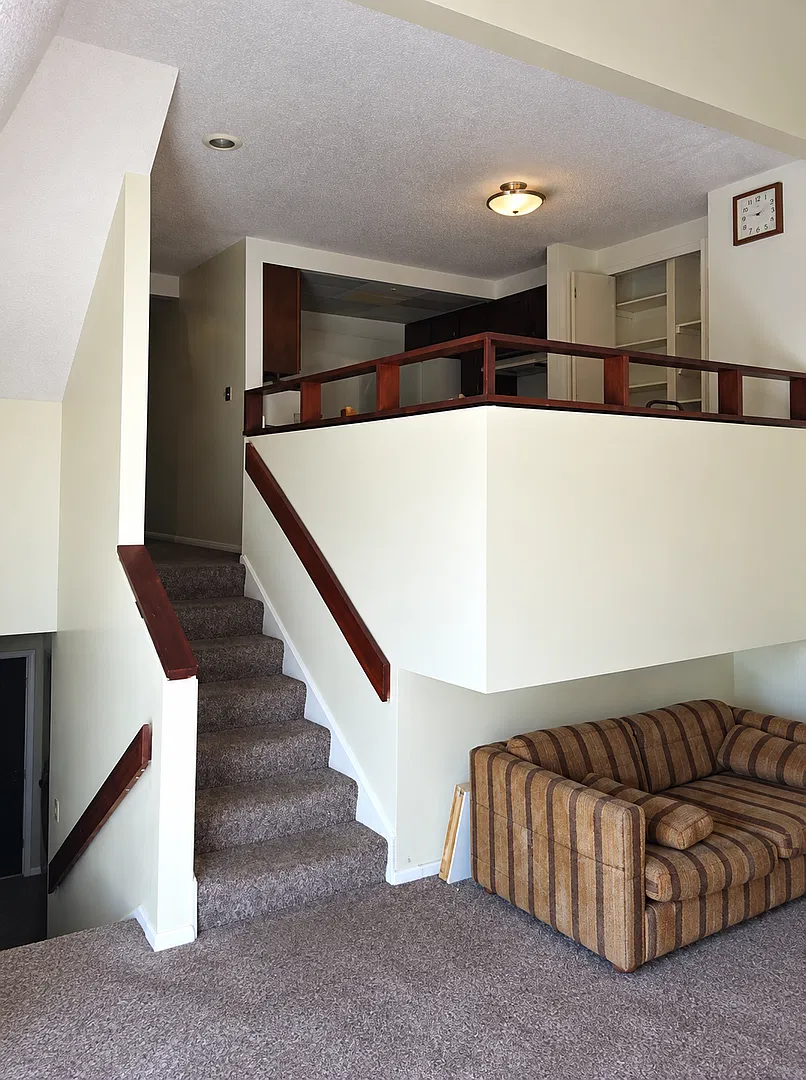 802 W Springfield Ave — Photo 3