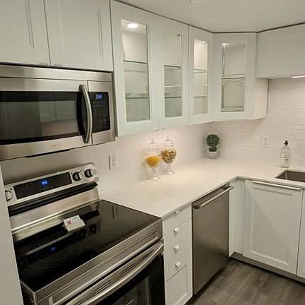 2nd image of 1531 W Marshall St #5