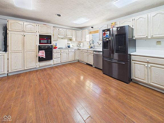 5th image of 201 N Greenbriar Rd