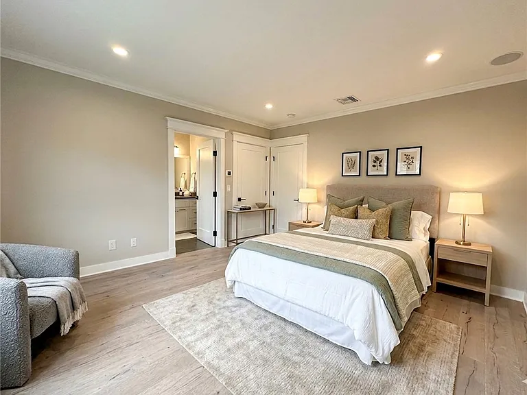 1616 N Ogden Dr — Photo 15