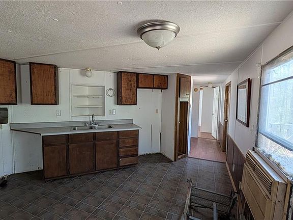 4th image of 441 Reddie Rd