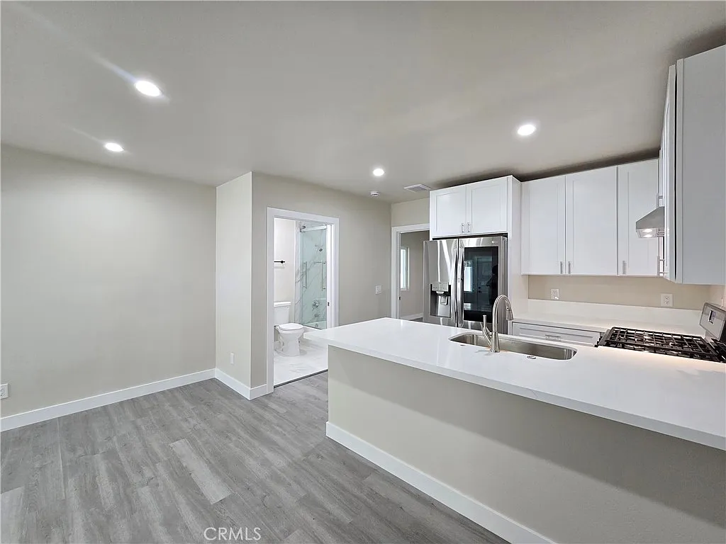 2 bed, 750 sqft, $2,650 — Photo 3