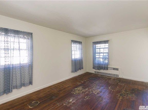5th image of 181 Westbury Ave