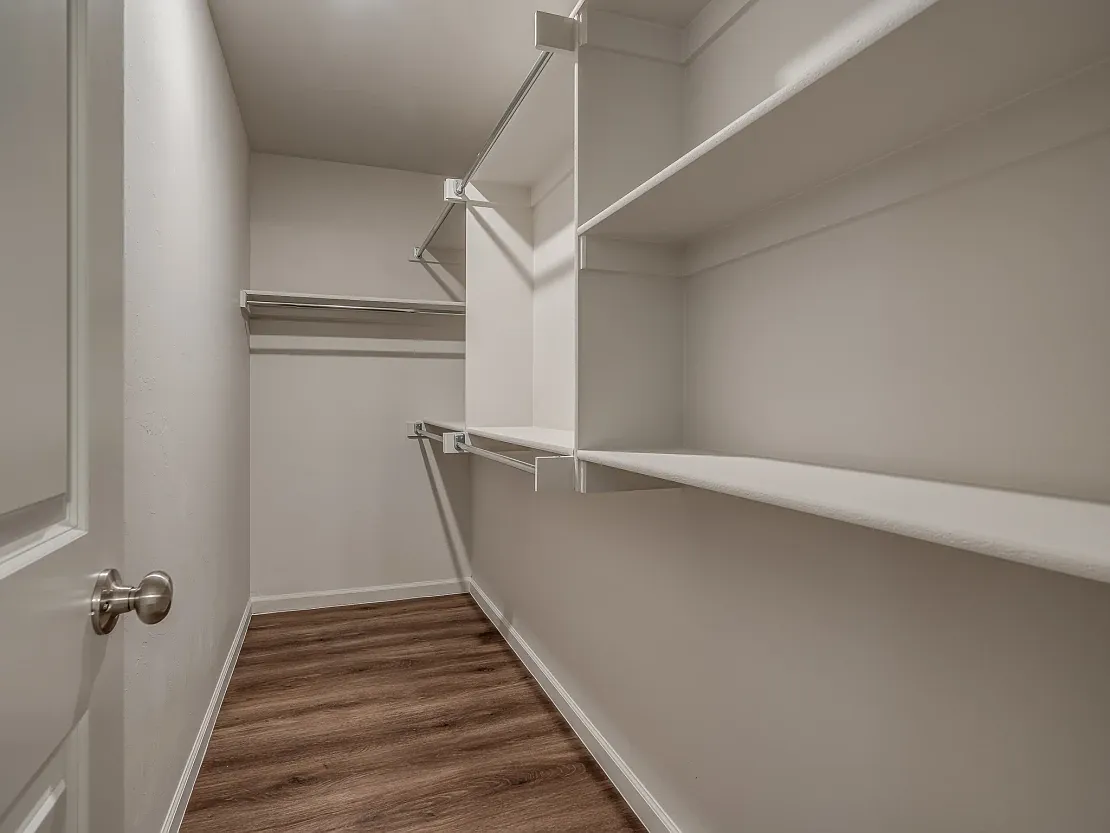 3 bed, 1370 sqft, $1,807 — Photo 4