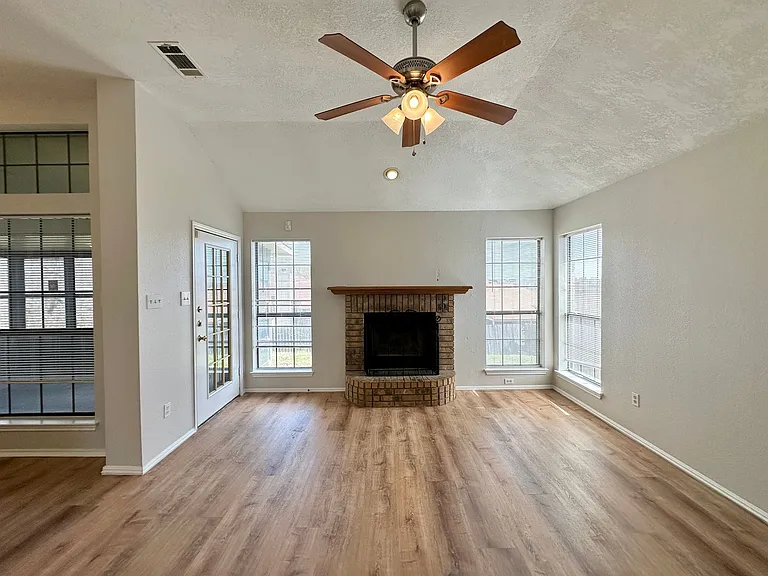 607 Hogan Dr — Photo 11