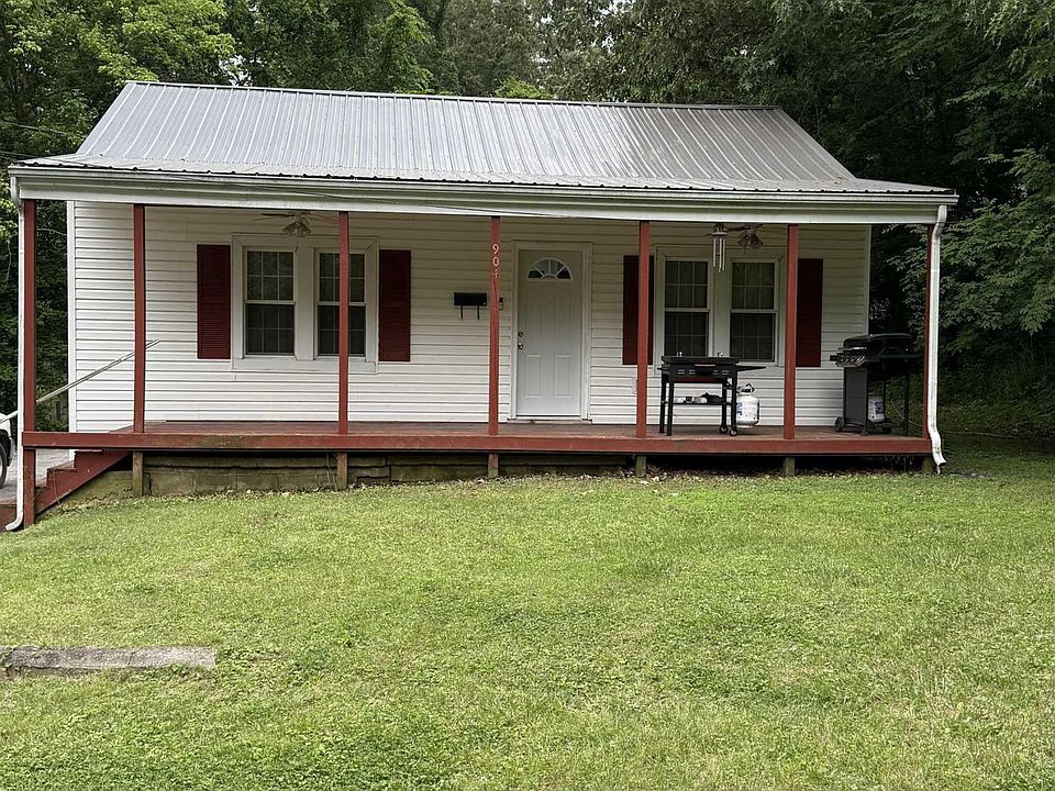 1st image of 904 W 10th St