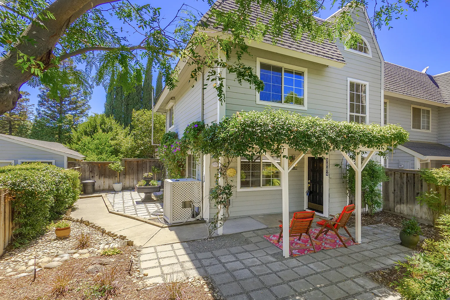 3064 Woods Cir photo 1