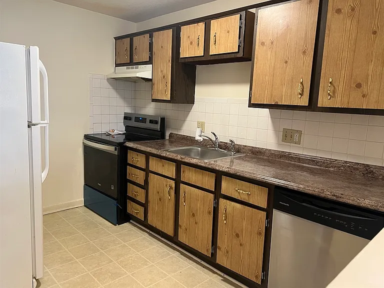 900 Governors Dr #22 — Photo 2