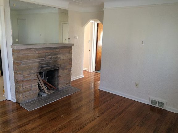 4th image of 22456 Beach St