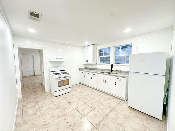 3rd image of 759 One 2 Oak Ave