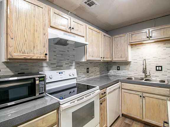 3rd image of 9117 Warbler Ave