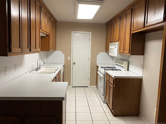 5th image of 5110 S Hickory Ave