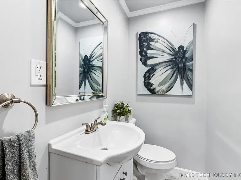 1225 N Cheyenne Ave — Photo 2