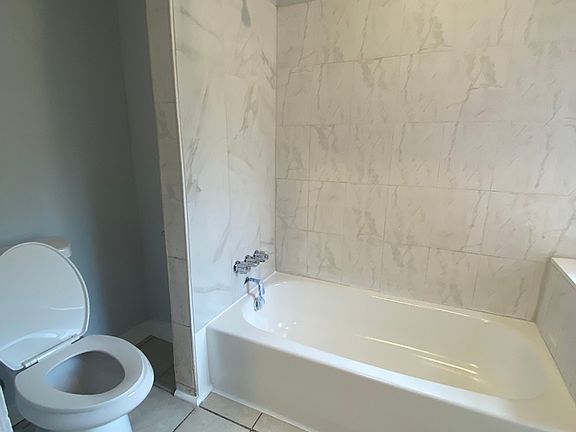 4th image of 3218 Winter St