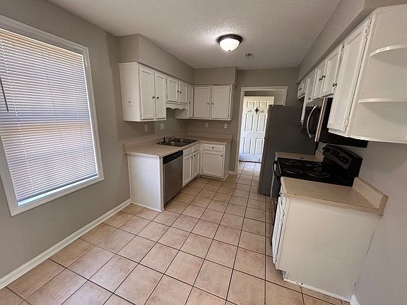 5th image of 6109 Geronimo Cir NW