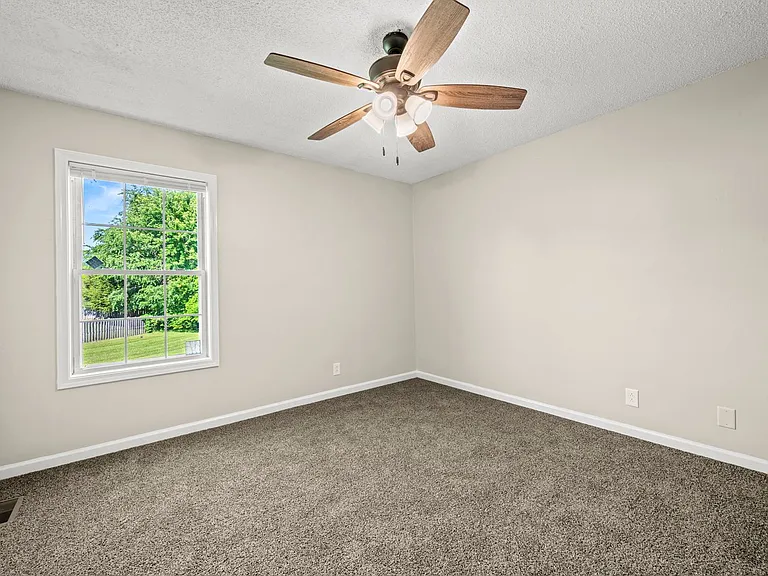 1043 Holly Rock Ct — Photo 16