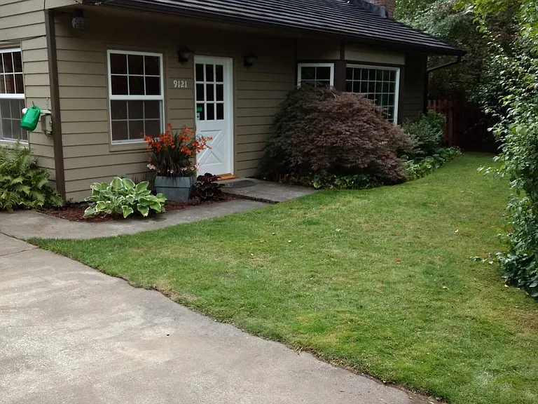 9121 Dalwood Rd SW — Photo 2