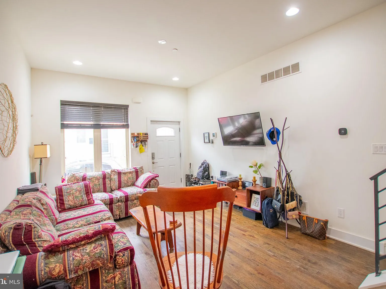 3 bed, 3.0 bath, 1804 sqft, $2,695 — Photo 4