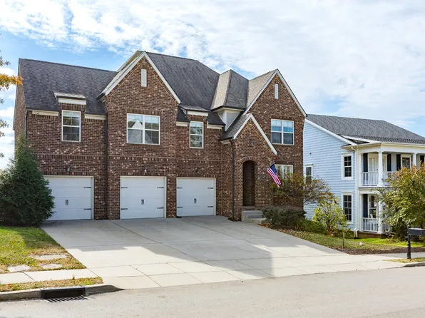 2033 Callaway Park Pl, Thompsons Station, TN 37179