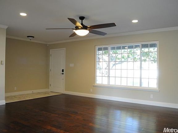 3rd image of 3226 W Sheridan Way