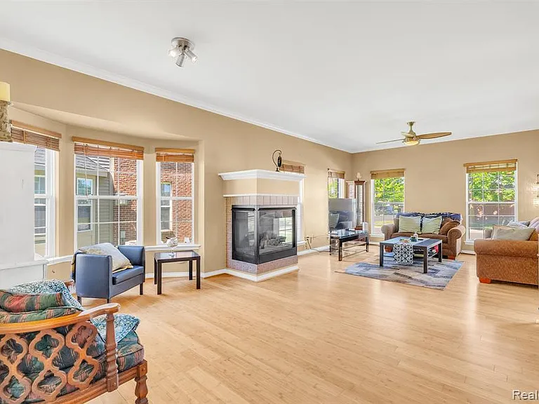 42682 Park Crescent Dr — Photo 11