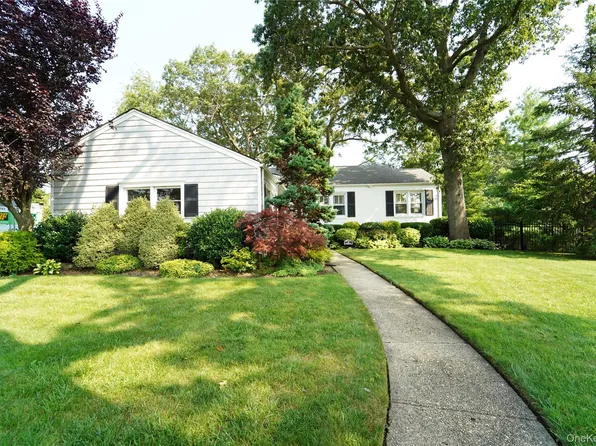 22 Anding Avenue, Merrick, NY 11566
