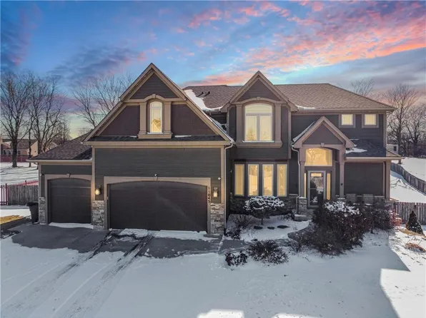 11045 Northridge Dr, Kansas City, KS 66109