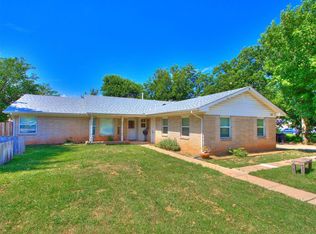 414 NE 20th St, Moore, OK 73160