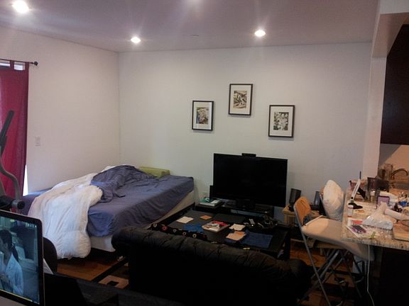 5th image of 2627 30th St APT 4F
