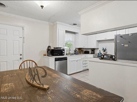 4th image of 211 Baugh St #1