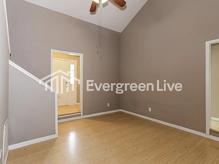 813 Shawnee Dr — Photo 3
