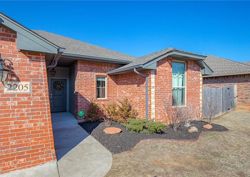 1st image of 2205 Diana Dr