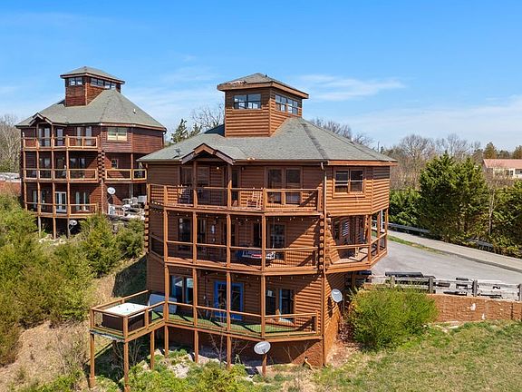 3rd image of 2083 Kerr Rd