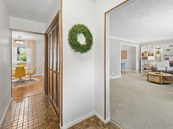 3rd image of 742 Mequon Ave