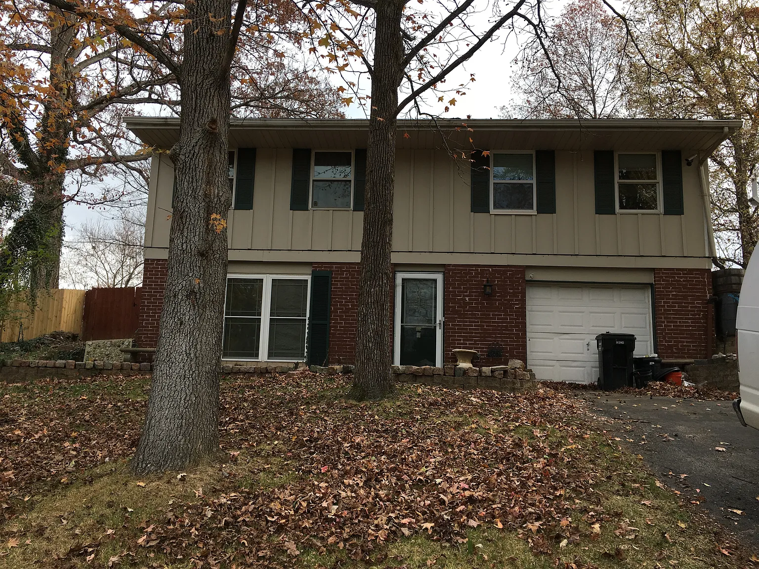 704 Chatelet Ln photo 1