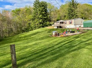 203 Bender Rdg, Mount Hope, WV 25880