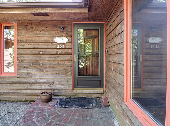 5th image of 205 Surrey Ct