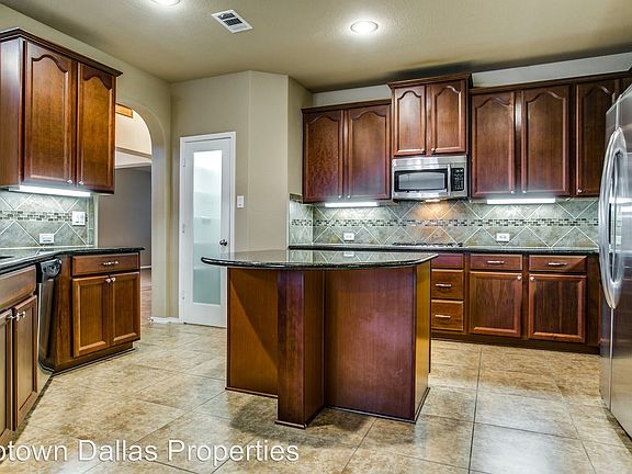 5th image of 833 Trailwood Dr