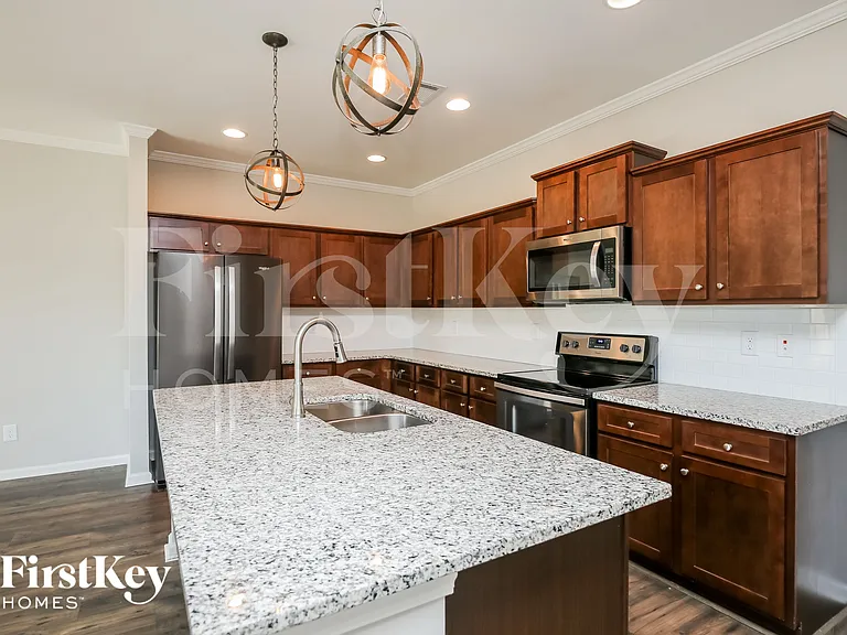 122 Candler Park Dr — Photo 6