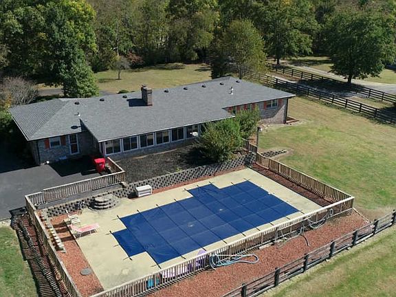 2nd image of 850 S Scruggs Ln
