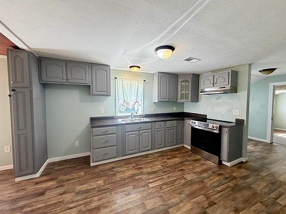 2nd image of 207 N Magnolia St