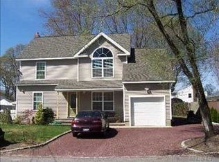 43 Kay Rd, Calverton, NY 11933