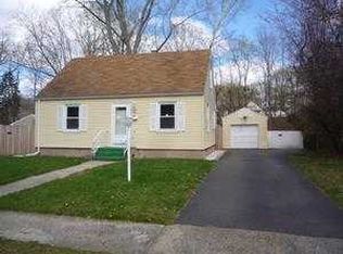 126 W Helen St, Hamden, CT 06514