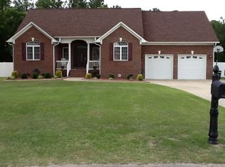 716 Maple Grove Ct, Hope Mills, NC 28348