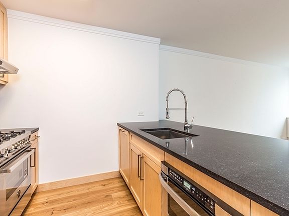 3rd image of 201 E 86th St APT 24b