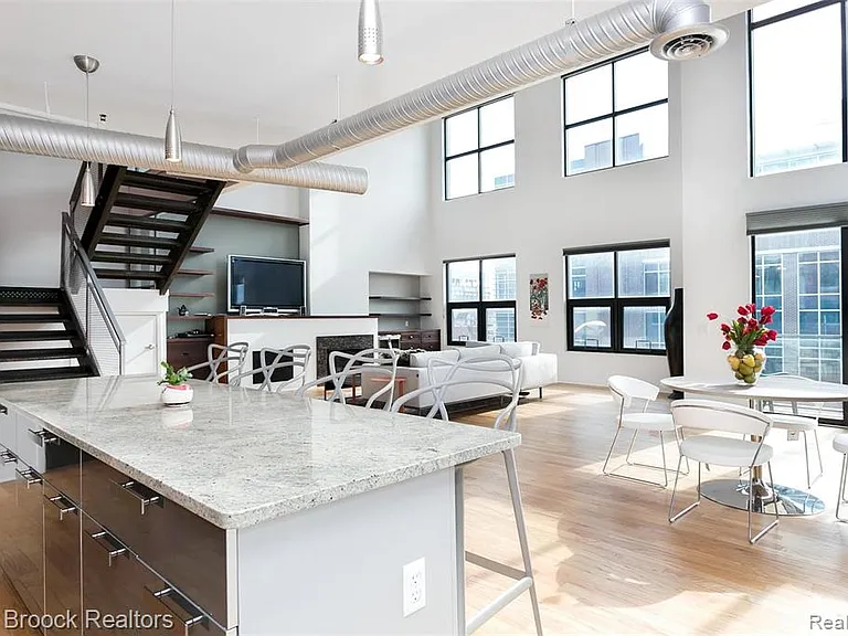 100 N Center St — Photo 10