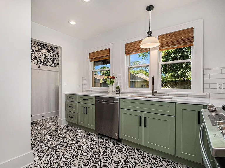 719 Fulton St E — Photo 14